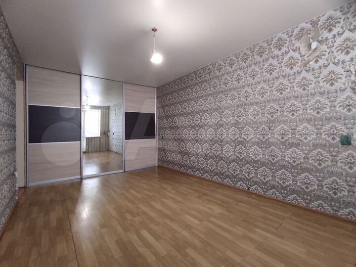 2-к. квартира, 50 м², 1/9 эт.