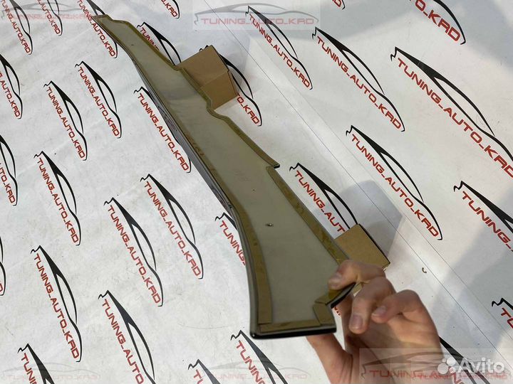 Спойлер Под стекло Lexus LX570 Wald W2318