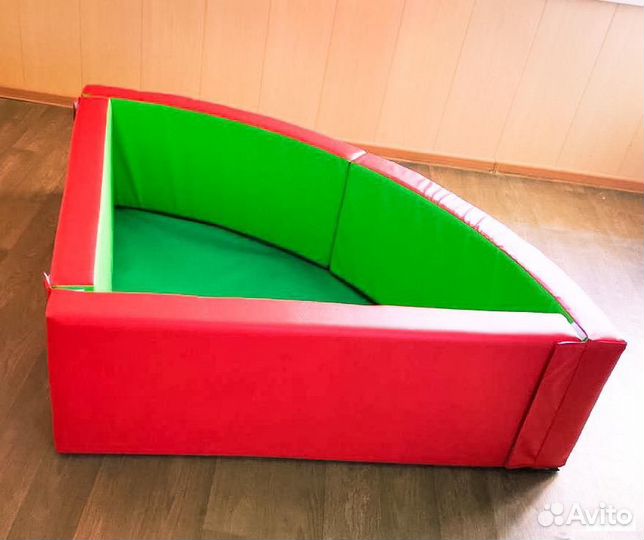 Угловой сухой бассейн 1,2 м с аппликациями