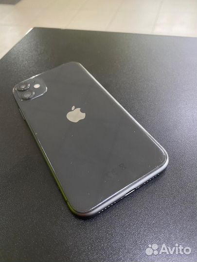 Телефон iPhone 11