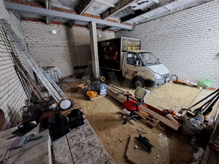 Гараж, > 30 м²