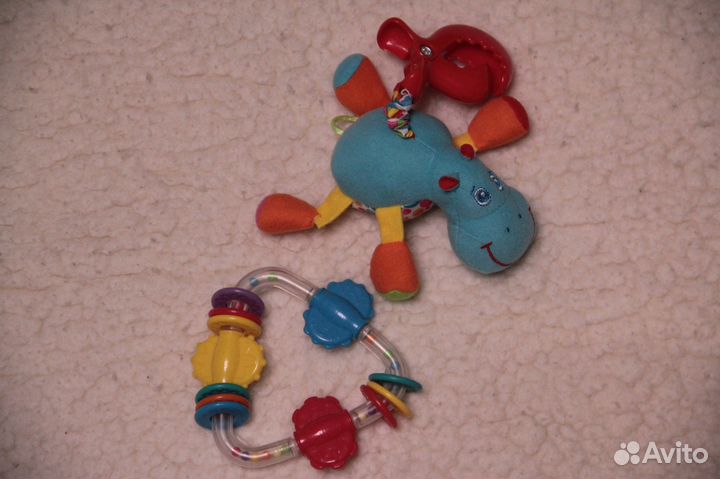 Развивающие игрушки-подвески для малыша