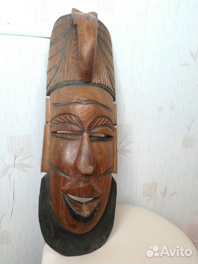 Маска из дерева