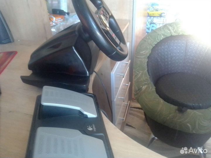 Игровой руль logitech