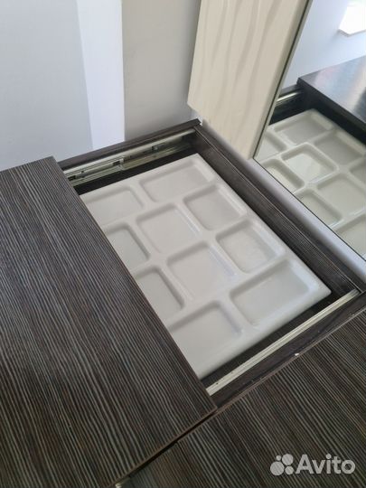 Трюмо с зеркалом и пуфом, тумбочка, 2 светильника