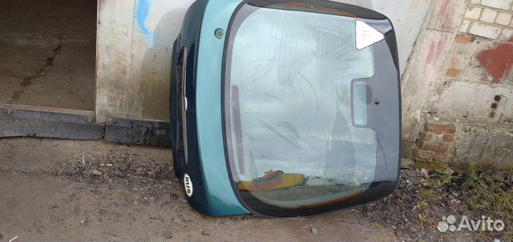 Крышка багажника на Форд Мондео 2