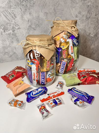 Банка со сладостями