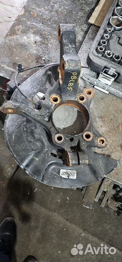 Поворотный кулак передний L Ford Ranger