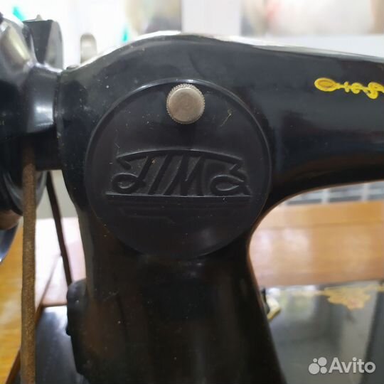 Швейная машина ножная с тумбой