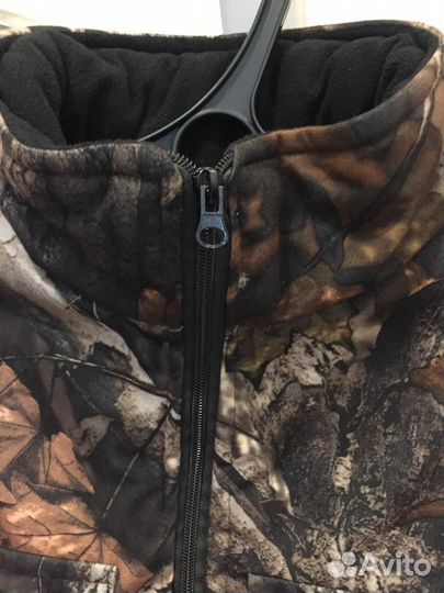 Жилет -зимний камуфляж на флисе. Новый