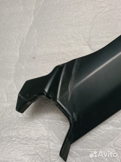 Молдинг лобового стекла передний правый Land Rover