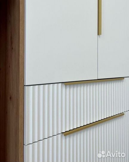 Шкаф белый до потолка на заказ