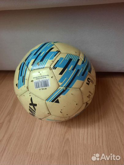 Футбольный мяч demix