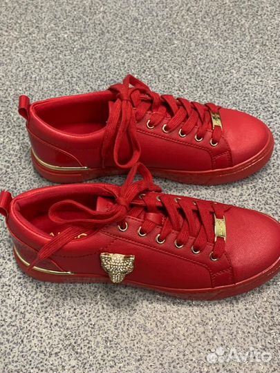 Кроссовки женские