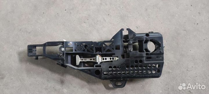 Кронштейн ручки двери передней левой LADA Xray