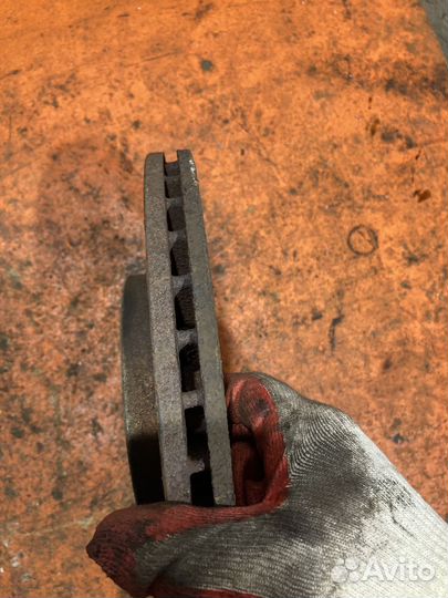 Диск тормозной передний Peugeot 4007 2008-2013