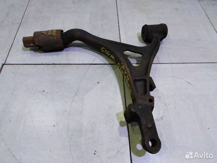 Рычаг передний левый нижний