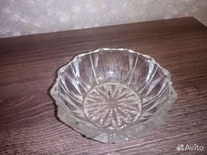 Хрустальные салатники и розетка