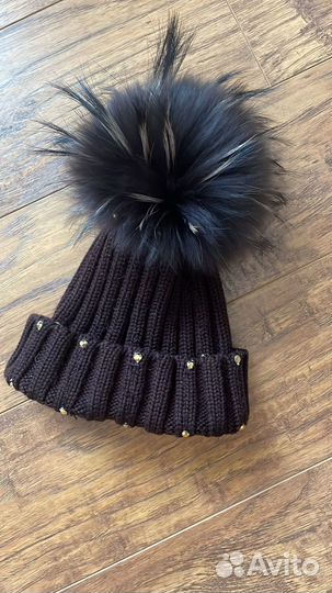 Шапка с натуральным помпоном
