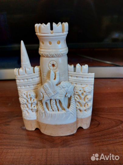 Скульптура. Замок из кости., винтаж