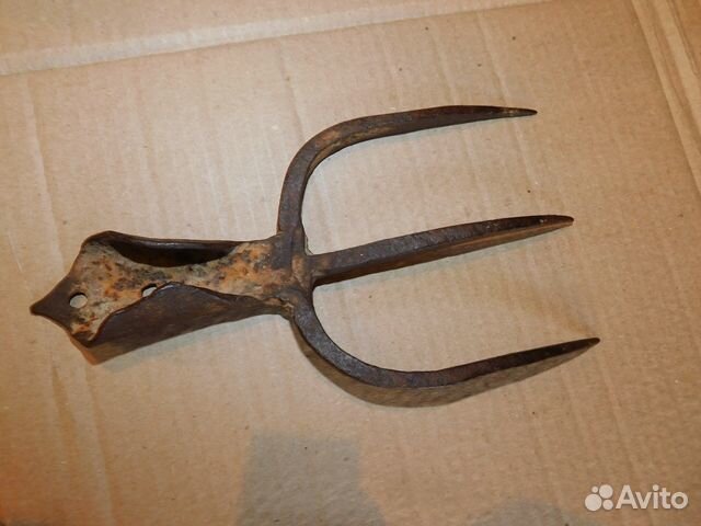 Антикварные, миниатюрные 3-х зубцовые вилы ри 19 в