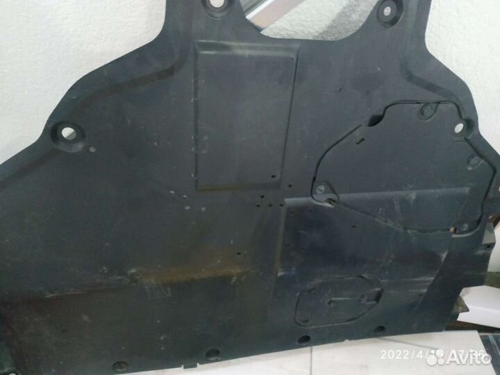 Пыльник двигателя mazda 3 BM