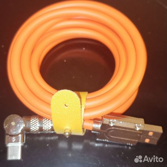 Кабели зарядки и синхронизации, возможна доставка