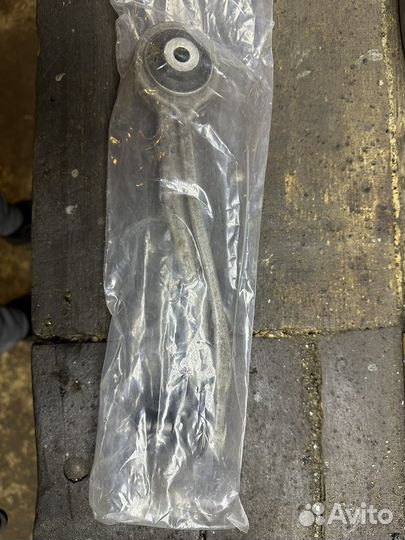 Верхний рычаг подвески Ауди Q5