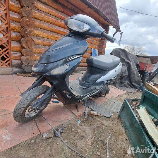 Продам скутер 4т рейсер