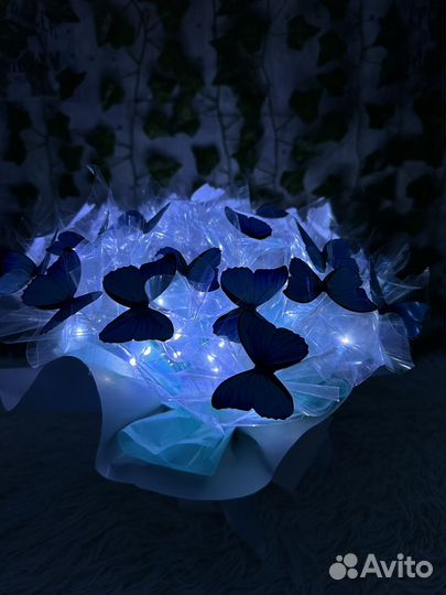 Светящийся букет из бабочек