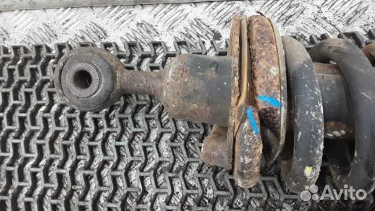 Стойка передняя правая nissan navara D40 (LEA26N50