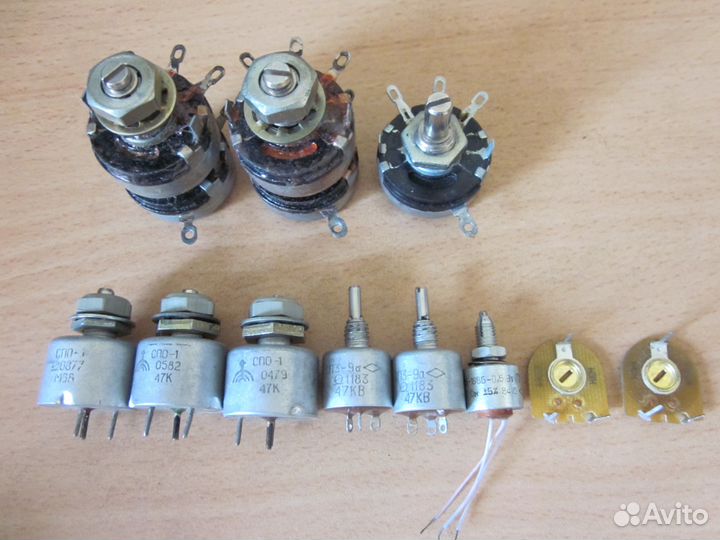 Переменные резисторы, реле и конденсаторы
