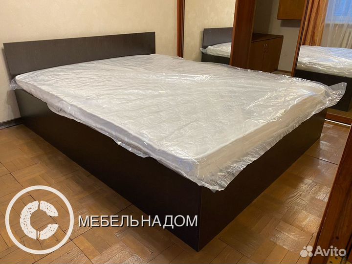 Кровать с матрасом