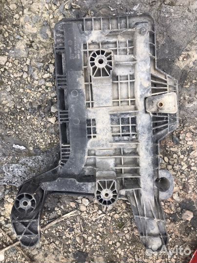 Ауди фольц площадка под аккумулятор