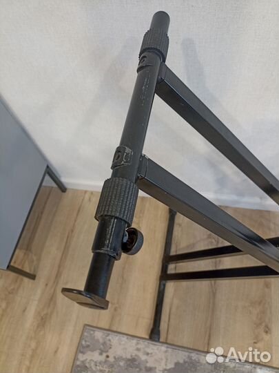 Стойка (подставка) под пианино