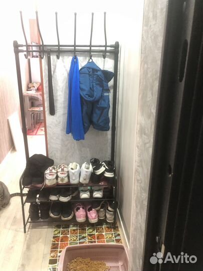 Вешалка для одежды и обуви