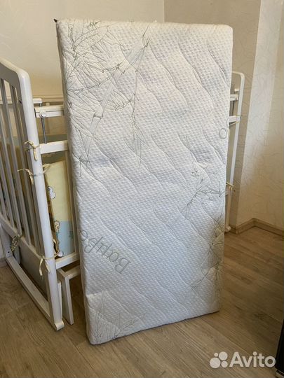 Кровать детская с маятником