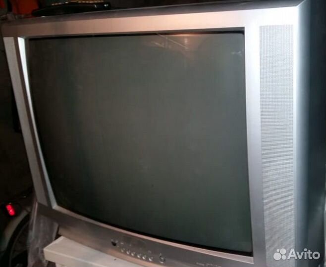 Цветной телевизор 74см