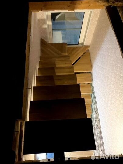 Лестница на металлокаркасе закрытого типа