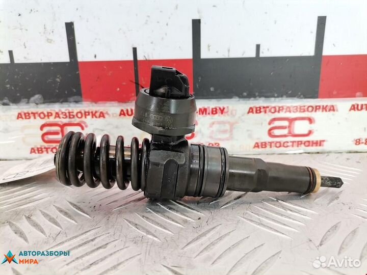 Форсунка Volkswagen Touran рест. 2008 038130073AG