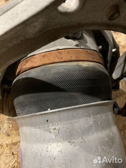 Пневмостойка передняя левая Volkswagen Touareg