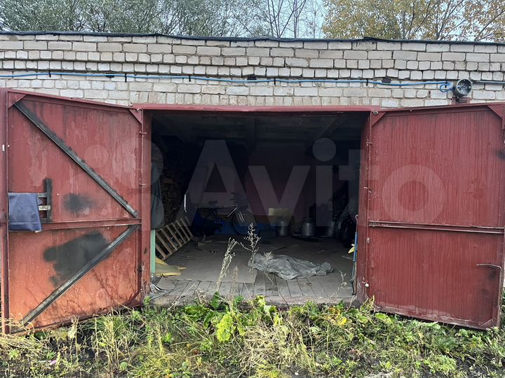 Гараж, > 30 м²