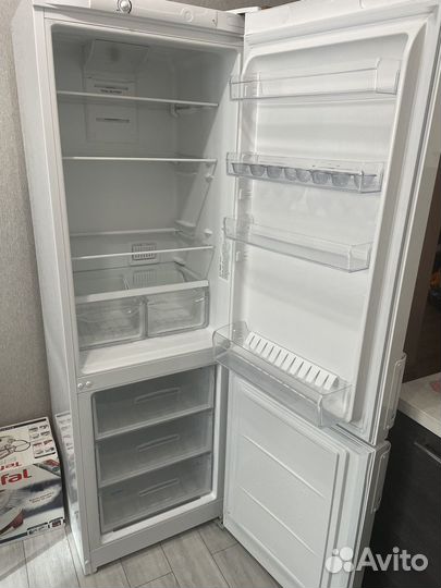 Холодильник Индезит в отличном состоянии