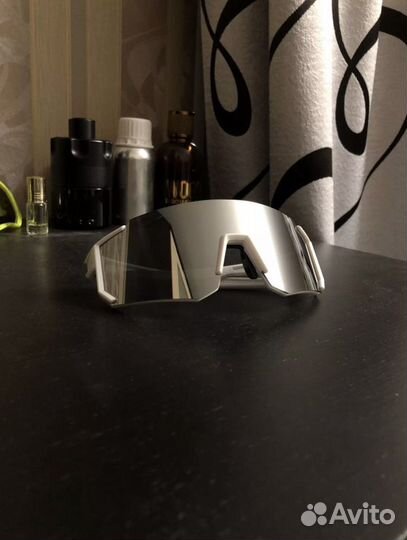 Очки спортивные белые зеркальные солнцезащитные