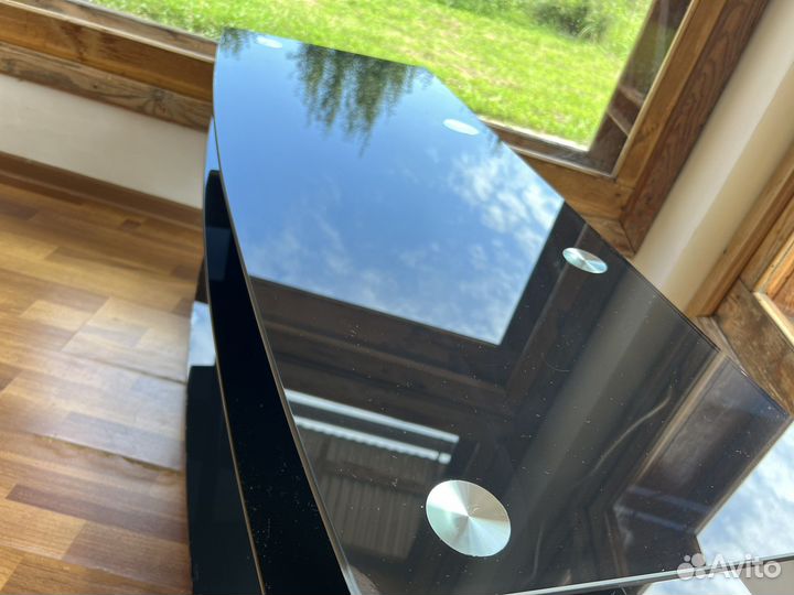 Стеклянная тумба под тв