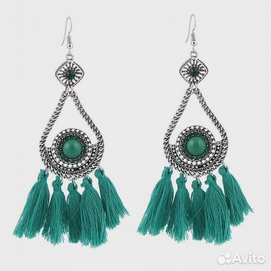 Зеленые серьги с кисточками