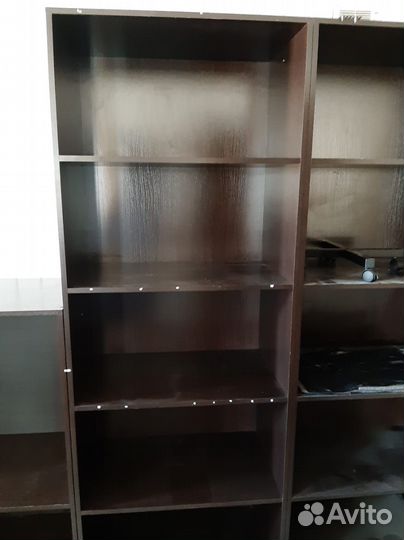 Стеллажи, полки, витрины