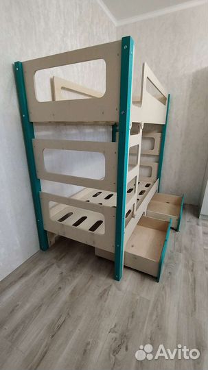 Двухъярусная кровать