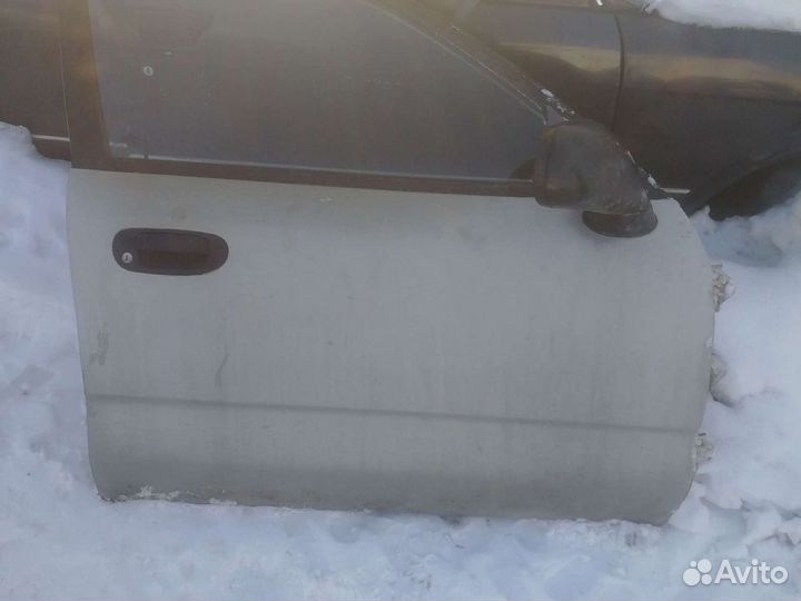 Дверь передняя правая мицубиси каризма