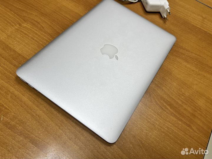 Apple MacBook Air 13 2014 i5/4/256 Gb silver идеал